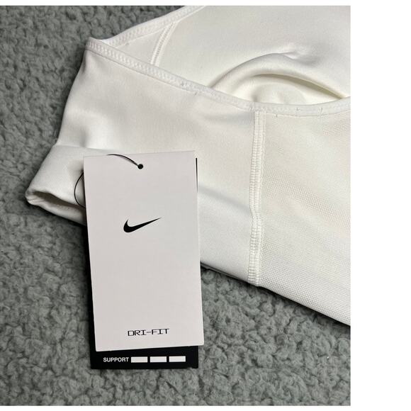 Nike Women's Victory Shape Bra Large (B140283) - Picture 3 of 5